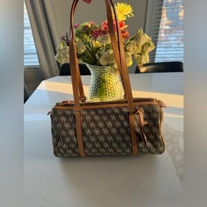 Vintage dooney & bourke signature barrel bag